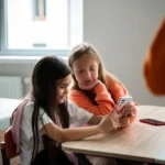 uso do celular na sala de aula vantagens e desvantagens